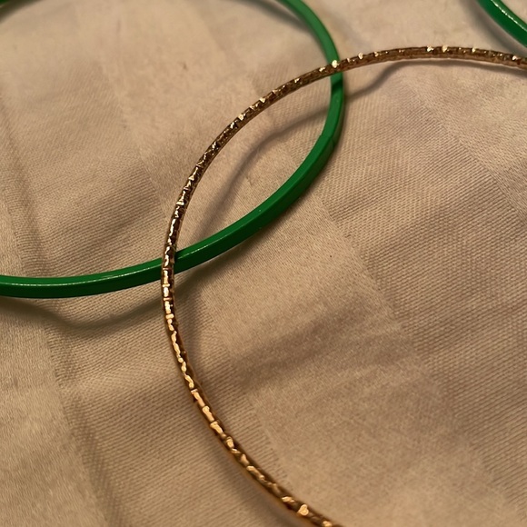 4 bangles 2 green 2 gold bracelet - Picture 4 of 4